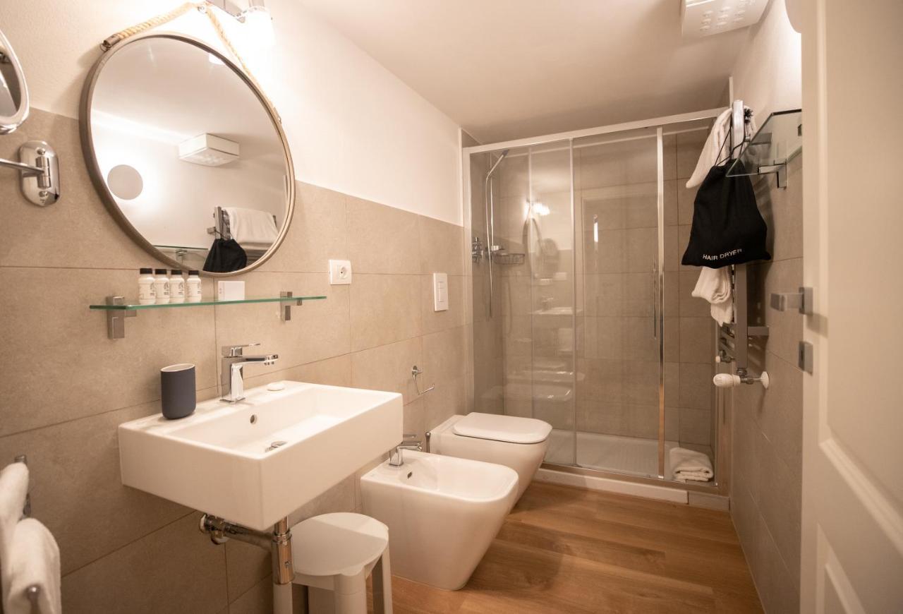 Grand Hotel Duchi D'Aosta Apartments ตรีเอสเต ภายนอก รูปภาพ